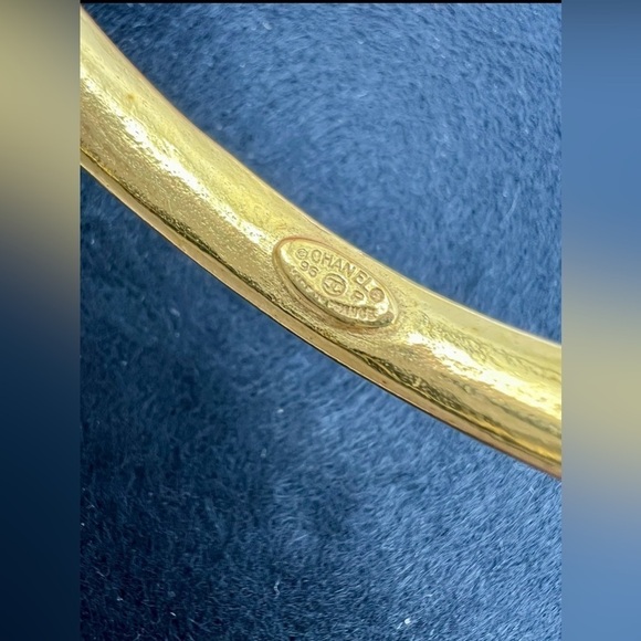 Chanel VINTAGE BRACELET 96P FRANCE - Picture 5 of 9